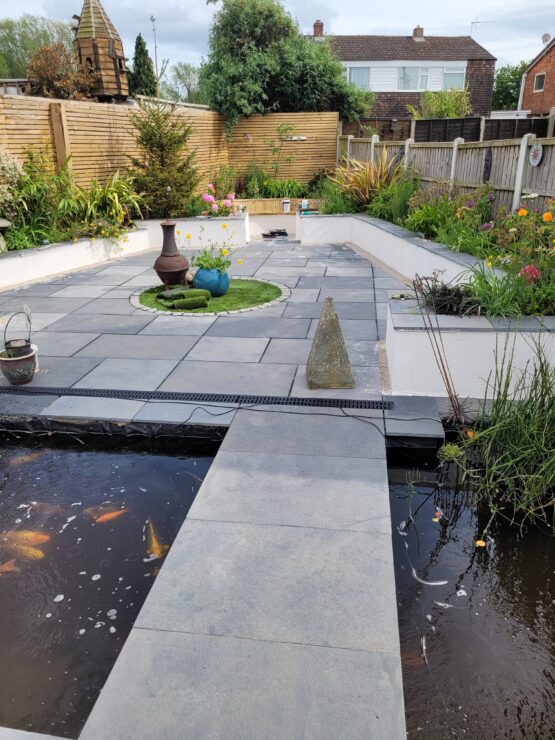 Ponds and water features - Image 9