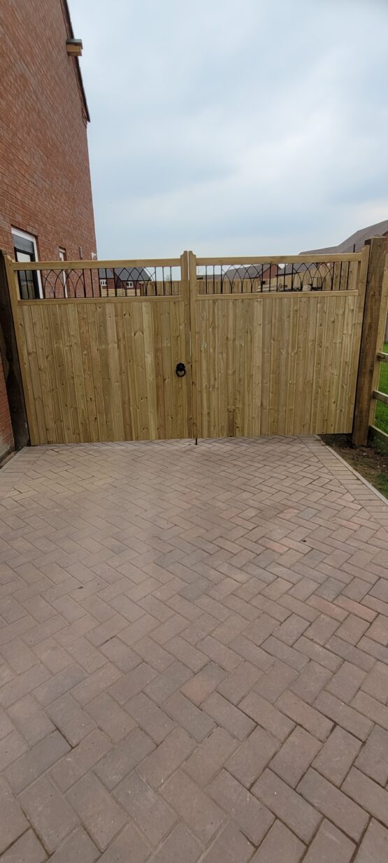 Fencing and Gates - Image 8